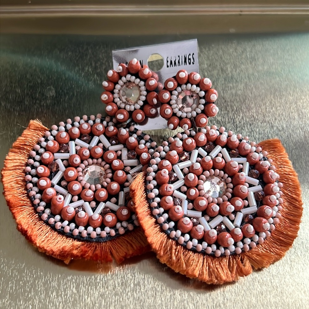 Stunning Handmade Beaded Earrings 🆕 Rust Orange and White beads